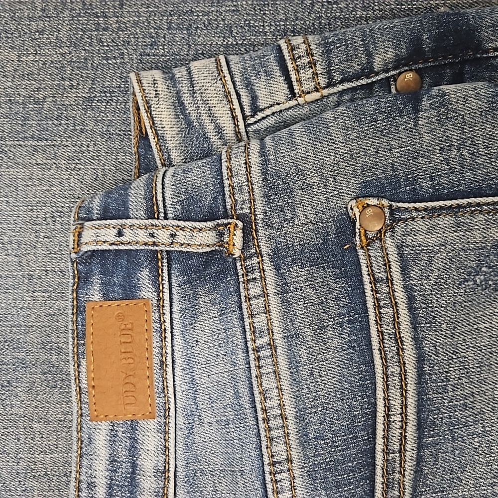 Judy Blue 11" High Waist Raw Hem Flare Jeans 29/9